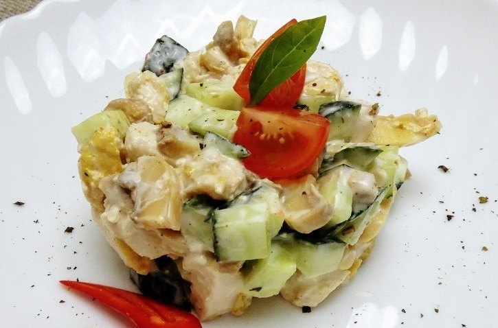 ПП салат с филе, грибами и гоурцом